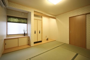  仏壇をそなえた和室。床の間もしつらえました。